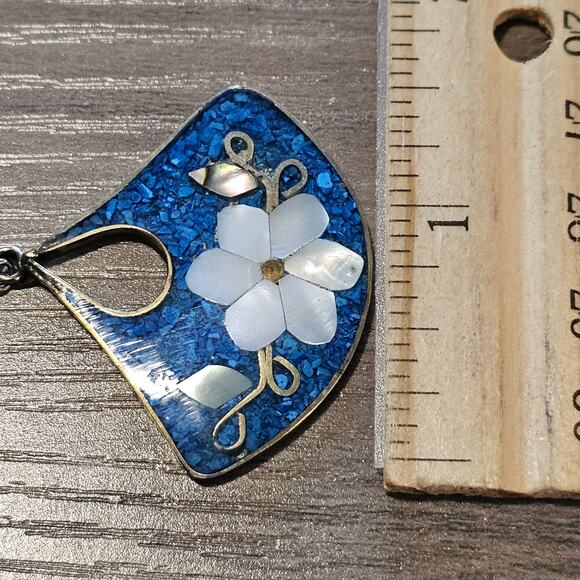 Vintage Alpaca Silver & Mother of Pearl Flower Dangle Earrings - Picture 5 of 6